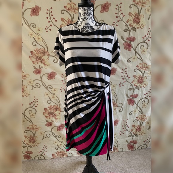 Shelby & Palmer Casual Dress - Picture 3 of 3